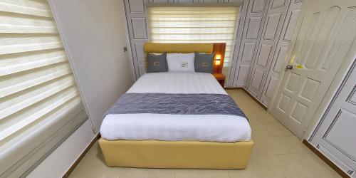 execsuitebed1